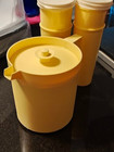 Tupperware 1 5 Quart Pitcher    4 -16oz Cups Glasses New Yellow 10 Piece Set New
