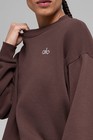 Alo Yoga Women s Accolade Crew Neck Pullover Brownstone Size Small
