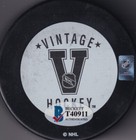 Beckett Bobby Hull  the Golden Jet  Signed Winnipeg Jets Hockey Puck T40911