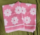 Set Of 2 Vintage Mod Pink   White Daisy Flower Lady Pepperell Bath Hand Towels