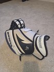 Intermediate Vaughn V5 7400 Velocity Goalie Glove  Hand-regular