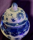 Chinese Porcelain Vase urn With Lid  7 5   x5      Blue And White Beautiful 