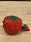 Vtg Red Tomato strawberry Fabric Pin Cushion Great Condition