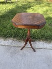Antique Crotch Mahogany Duncan Phyfe Round Side Pedestal Table Plant Stand
