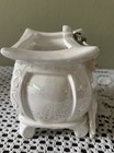 Lefton White Pixie Elf 2704  Iridescent  White Luster Planter 4   x 3 5   