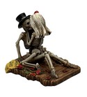Love Never Dies Skeleton Couple Statue     Gothic Romantic Skull Figurine