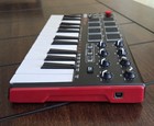 Akai Mpk Mini Mk3 25 Key Electronic Keyboard Piano Music Black red white