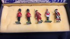 Vintage Britains Deetail Toy Soldiers Lot Of 5 Guards Beefeater Piper Metal Base