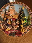 Mickey Mouse Disneyland    fa La La La La    Christmas 3d Plate Vintage 0546 2500