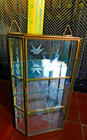Vtg Wall Hanging Mirrored Etched Glass   Brass Curio Cabinet Display latch Door