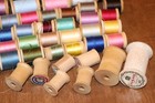 52pc Lot Vtg Wooden Sewing Spools Various  Coats clarks Corticelli Others 8empty
