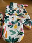 Nwt  One Pot Holder   One Oven Mitt Set welcome To The Jungle 
