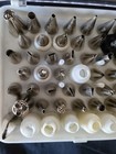 Wilton 46  7 Misc  Piece Cake Decorating Icing Tips 8 Coupling   Storage Case  C