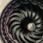 Rare Vintage  10  Heavy Cast Iron Bundt Cake Pan