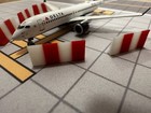 8x Airport Blast Fences Aircraft Gse 1 400 Scale Diorama  red white 