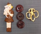 Vintage 1940   s Plastic Brownie Scout Pin With Cat 3 Buttons And Trefoil Pin Usa