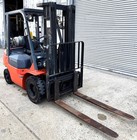 3750 Lb  Toyota Lift Truck  Pneumatic Tire  Triple Stage  Lp Gas  Side Shift