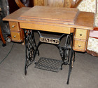 Singer Sewing Machine Treadle      Cast Iron Tiger Oak Cabinet Sphinx 1906 Antique