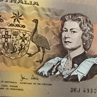 Australia 1 Dollar 1980 s Queen Elizabeth Ii Unc Australian Kangaroos Currency