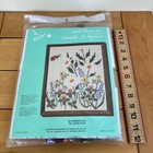 Summer Days Bee   Flower Crewel Embroidery Kit Vtg Creatique  766 New unopened