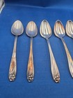 Lot Of 7 1847 Rogers International Daffodil Silverplate Teaspoons 6 1 8 