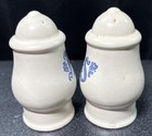 Vintage Pfaltzgraff Yorktowne Salt Pepper Set Blue White Finial Stoneware Granny