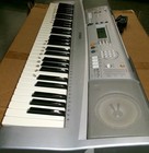 Yamaha Ypt-300 Portable Electronic Keyboard 61-key Digital Keyboard