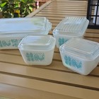     pyrex Amish Blue 8 Pc Fridgie Set  Fantastic Condition   No Chips