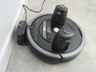 Irobot Roomba 880  Robotic Vacuum Cleaner With Charger And Boundary  Towers