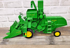 Ertl  1 16 Scale  John Deere 45 Combine - Prestige Collection Series  15195