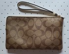 Coach     Large Corner Zip Wristlet   Signature Khaki   Chalk     Nwt 6648