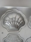 1993 Wilton Sea Shell Scallop Clam 4 Cavity Mini Cake Pan  2105-9440 Ships Free