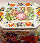 Vtg Daher Floral Tin W courting Couple On Lid - Made In England - Hinged Top