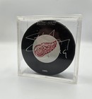 Detroit Red Wings Steve Yzerman Signed Puck Steiner Coa Fanatics W display Case