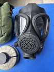 Us Military M40 Gas Mask Size Medium With Bag And Canister Lot