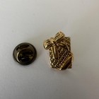 Vtg Gold Tone Gift Present Bow Lapel Pin Holiday Package Tie Tack Jewelry Cute