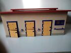 Vintage Schleich Wooden Horse Stable With 5 Horses  Fencing And 3 Groomers 