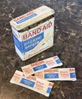 Vintage 1960 s Johnson   Johnson 67   Band-aid Metal Hinged Tin Box W  Bandages 