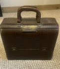 Vintage   1940 s Admiral Portable  suitcase  Tube Radio  model 6p32-6e1n 
