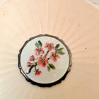 Vtg Stratton Made In England White Enamel Floral   Silverplated Compact   Mirror
