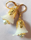White Trumpet Flower Filigree   Glass Pearl Acrylic Earring Gp Lever Back Xx