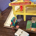 Vintage Fisher Price  930 Parking Ramp little People Action Garage   Vehicle 