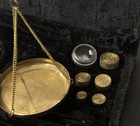 Vintage Gold Brass Jewellery Scale With Velvet Box   Complete Set Weight Balance