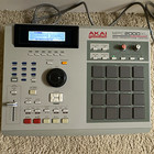 Akai Professional Mpc2000xl Sampler   Sequencer  16 Pad Triggers  Midi scsi Zip 