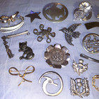 Great Lot  29 Mostly Vintage  Pins Brooches  Many Many Designs