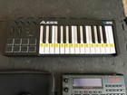 Akai Professional Mpc Studio Black With Case  Alesis V25 Midi Keyboard