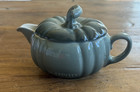 Le Creuset Stoneware Halloween Pumpkin Gravy Boat With Lid Thyme Green 14 Oz New