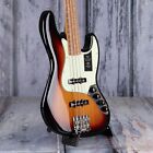 Fender Player Plus Jazz Bass  3-color Sunburst