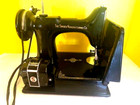 Vintage Singer 221 Featherweight Sewing Machine W  Case   Accessories 1950 Works