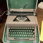 Vtg  Royal Quiet De Luxe Portable Manual Typewriter With Case Great Cond 
